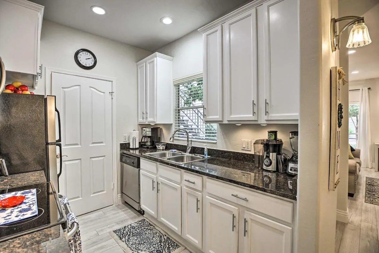 Bright Scottsdale Condo With Patio 8 Mi To Old Town USA