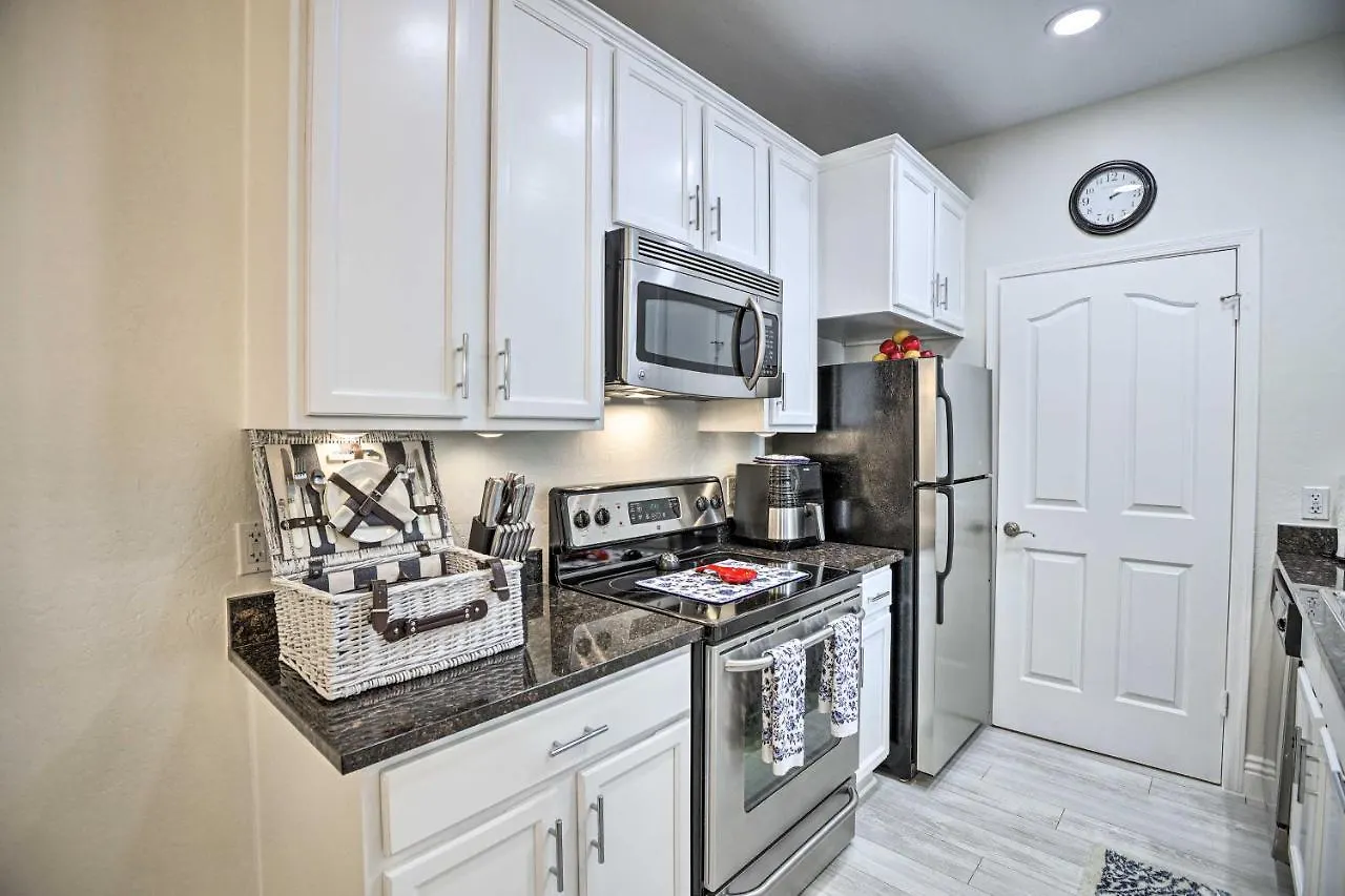 Bright Scottsdale Condo With Patio 8 Mi To Old Town 0*,  USA