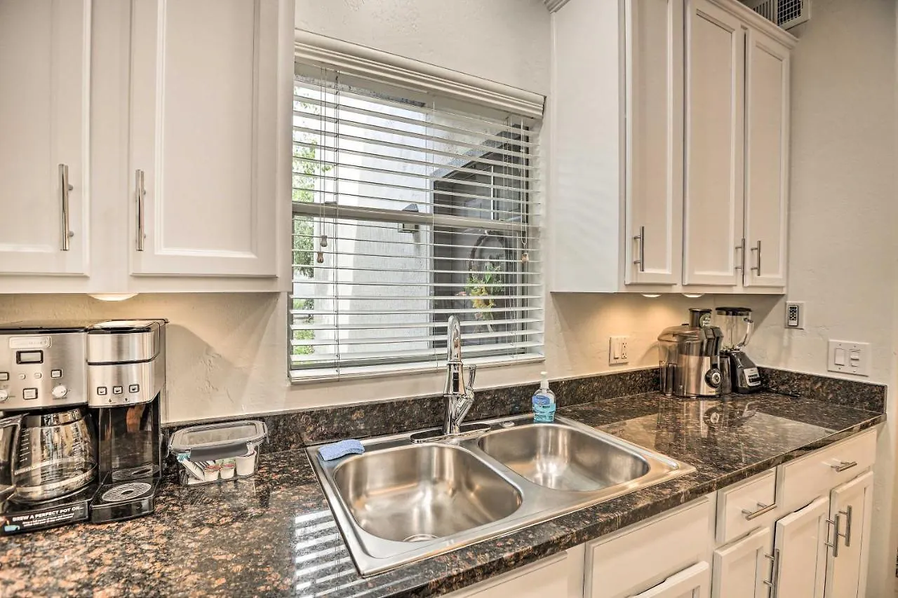 Apartment Bright Scottsdale Condo With Patio 8 Mi To Old Town